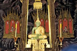 Buda Esmeralda, Wat Phra Keo