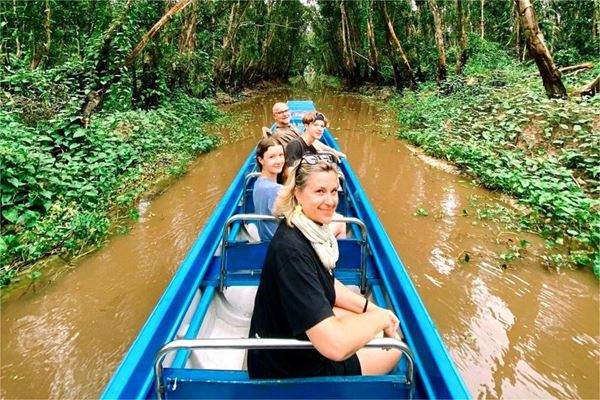 Paseo en barco por el Delta del Mekong - Una familia de España, nuestro viajero