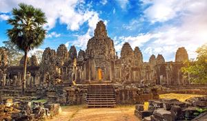 Angkor Wat, construido entre los siglos 9 - 15, se conoce como una de las maravillas del mundo