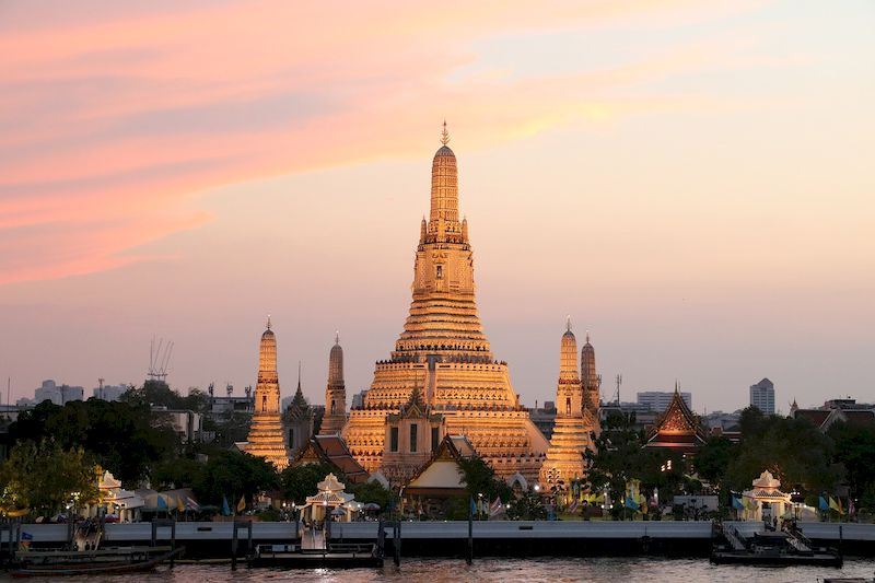 La belleza de Bangkok bajo el atardecer