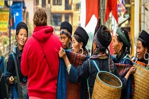 ¡Visite los mercados étnicos para conocer más la cultura local en las Montañas Altas!